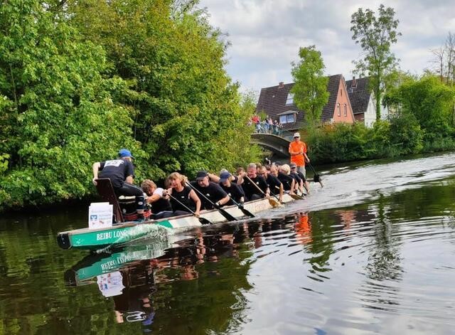 Drachenbootsportler bezwingen Emden Rund
